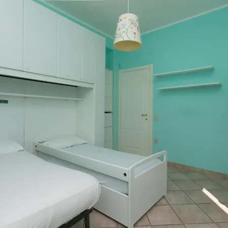 Trilocale Con Terrazzo Fronte Mare, - M024 *