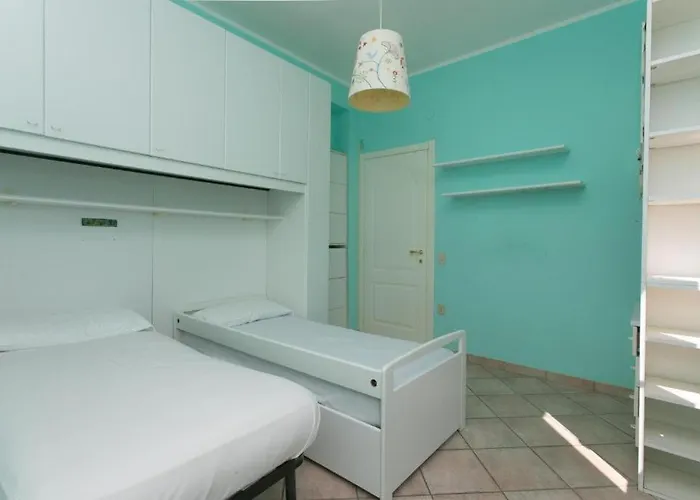Trilocale Con Terrazzo Fronte Mare, - M024 *