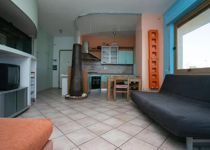Trilocale Con Terrazzo Fronte Mare, - M024