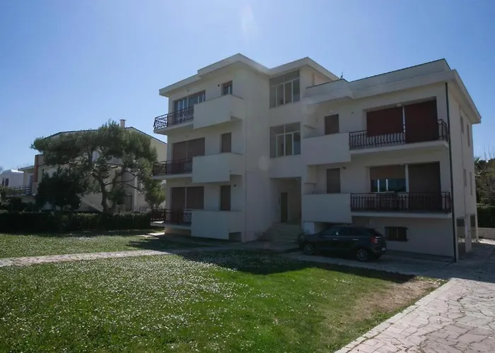 Trilocale Con Terrazzo Fronte Mare, - M024 *